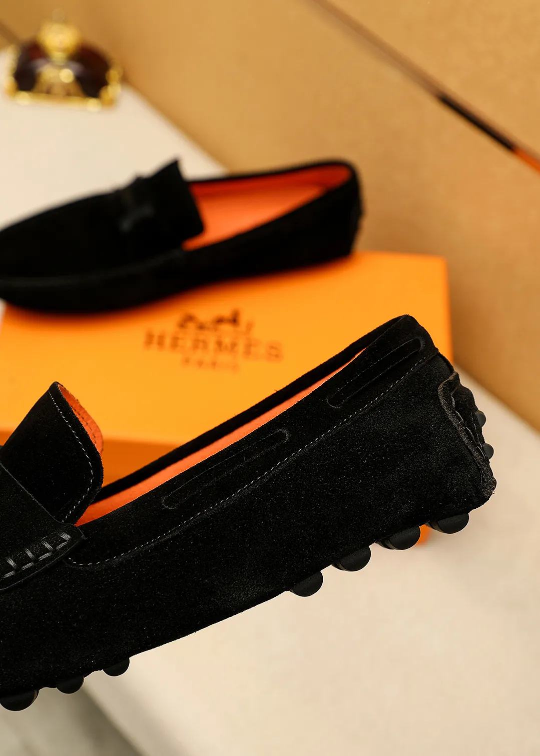 Men's shoes 💰380 💐 Product trademark: HERMES "Hermès" shoes. Regular size: 38-44 (45.46.47🉑️Customized) Product materials: Selected imported first-layer frosted cowhide upper + luxury hardware buckle, imported pig leather lining. Strong three-dimensional visual effect, original outsole color: 2 colors available